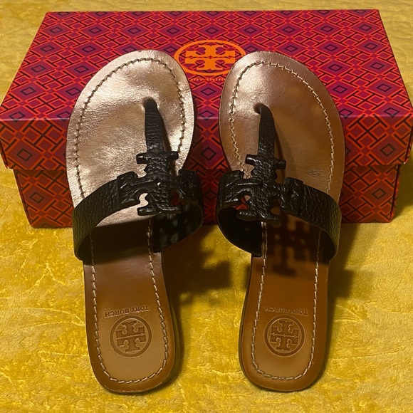 Tory Burch Black Moore Flat Thong Sandals Shoes - Picture 1 of 13